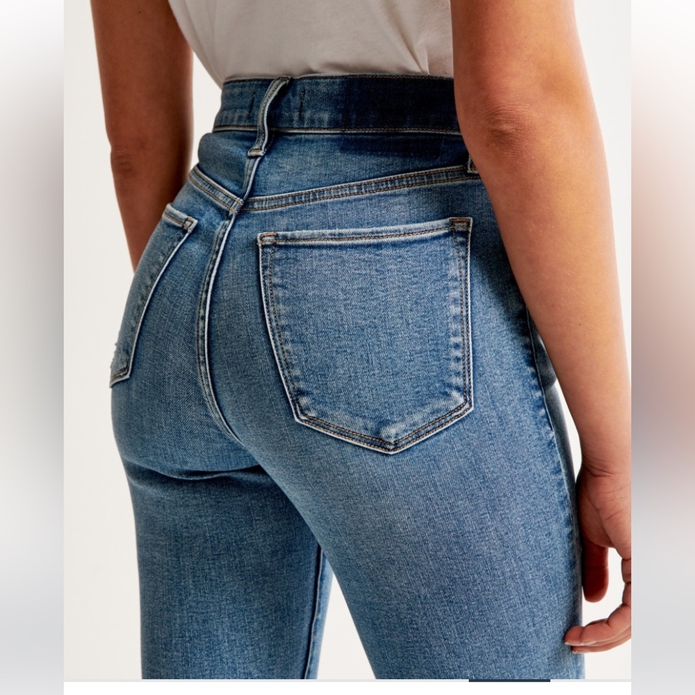 NWT - Abercrombie - Women's High Rise Skinny Jean in
Medium Wash - Size 32XL - Picture 6 of 12
